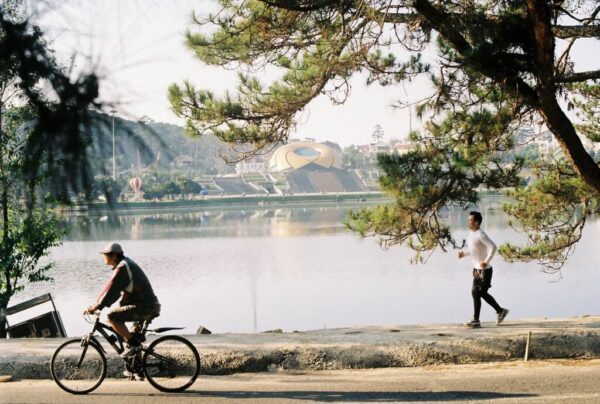 Sau buổi sáng di chuyển nhiều, du khách nên tự thưởng cho mình buổi chiều thư thả ở Đà Lạt.