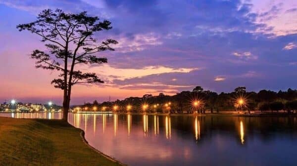 Hồ Xuân Hương được ví như trái tim của thành phố Đà Lạt mộng mơ
